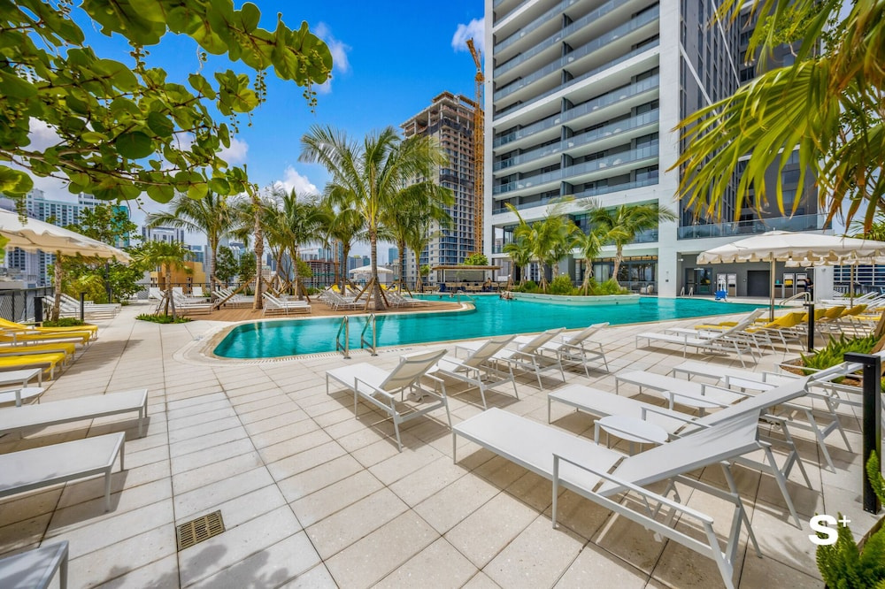 1-BD Condo in DTW Miami - City Views