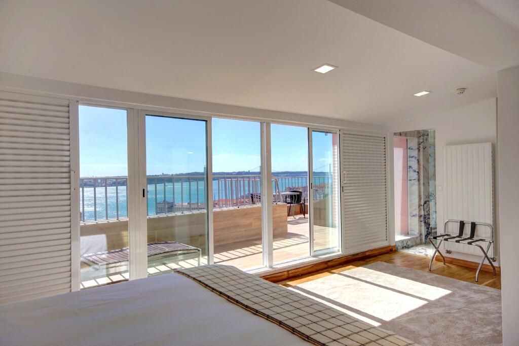 Solar dos Mouros Lisboa by null