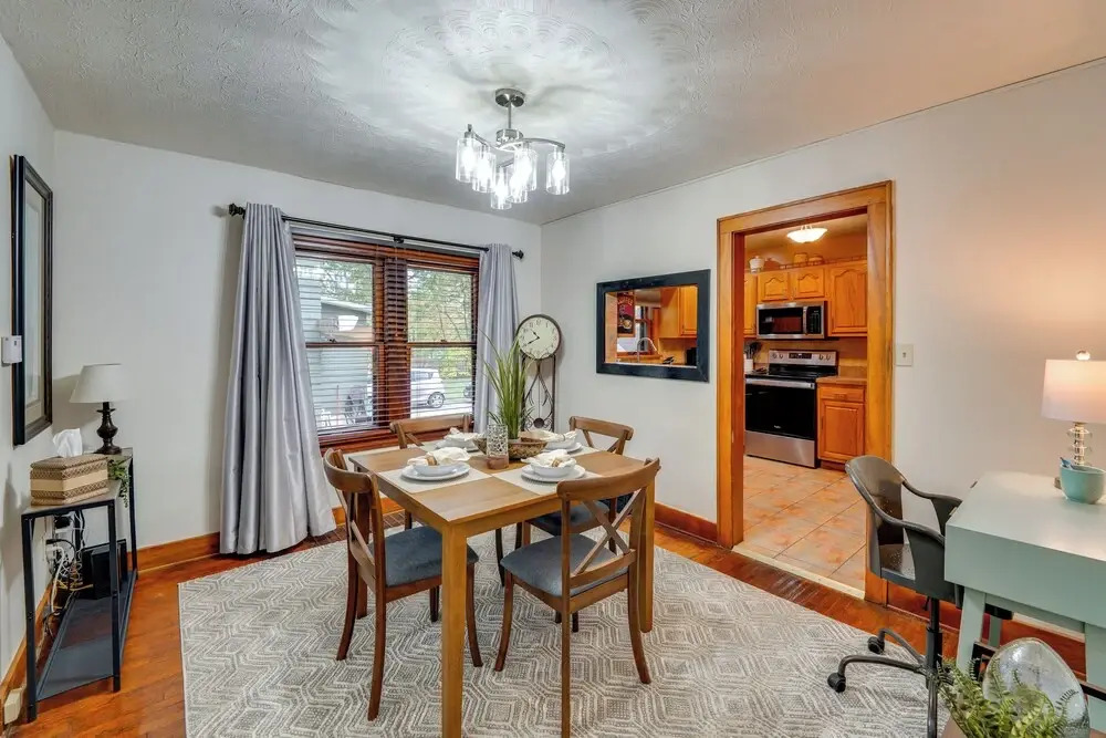 1 Mi to Akron Zoo: Ranch-style Home w/ Yard! — фото 2