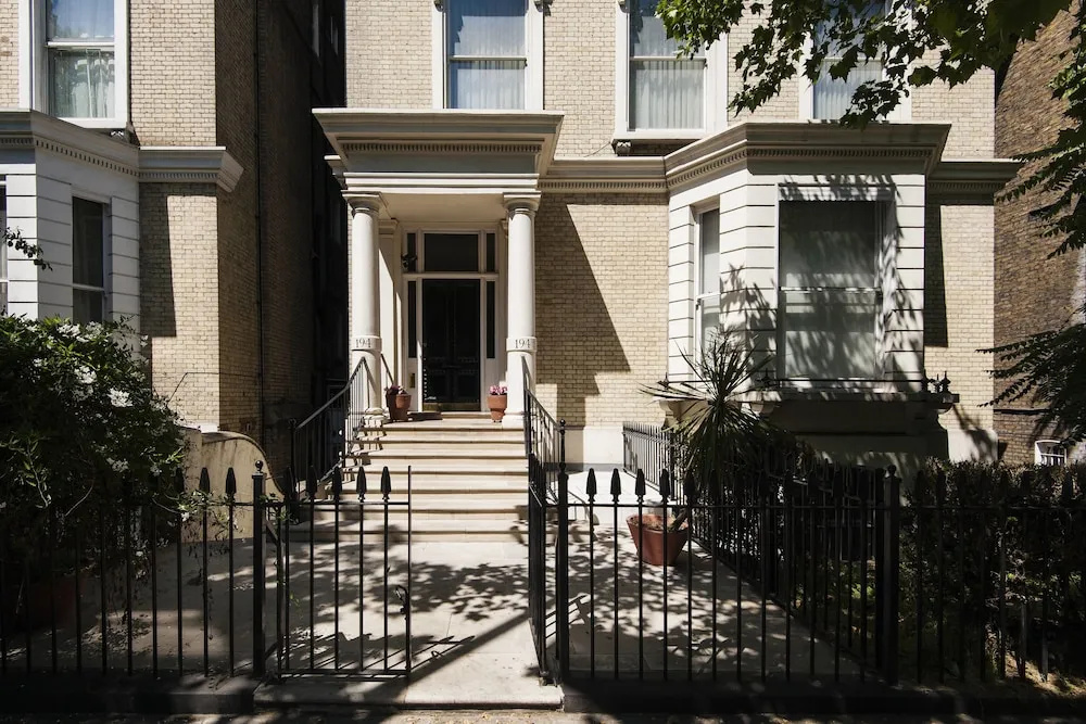 Spacious Cromwell Road Apartment - JSP
