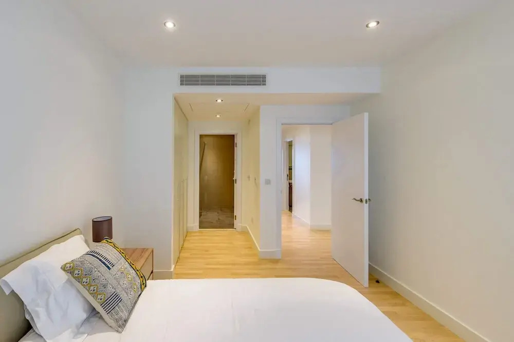 Luxury Modern Apartment With Exceptional Views! Hosted by Sweetstay - фото 3