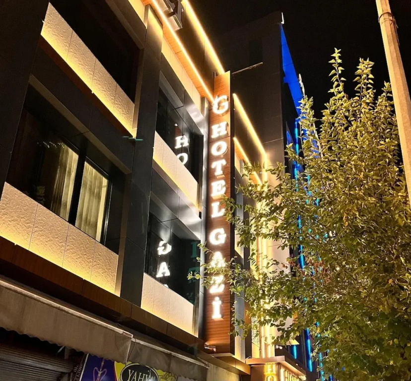 Hotel Gazi̇
