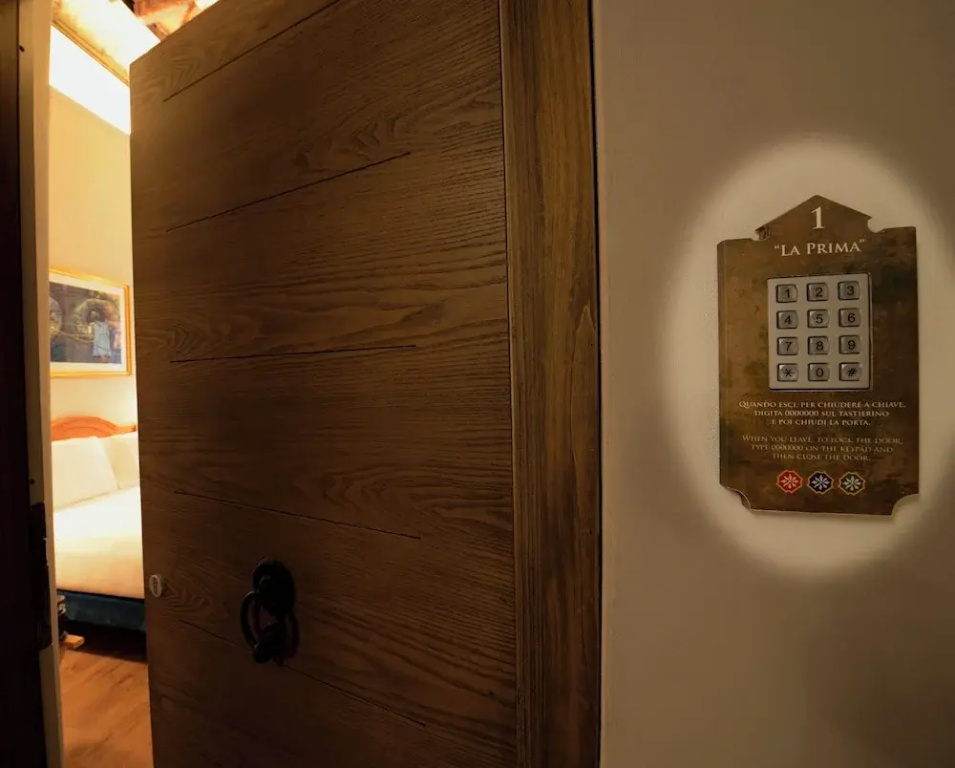 Superior Double room with city view (full double bed)