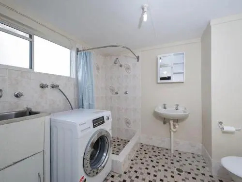Catch of the Day', 72 Government Road - great house with water views