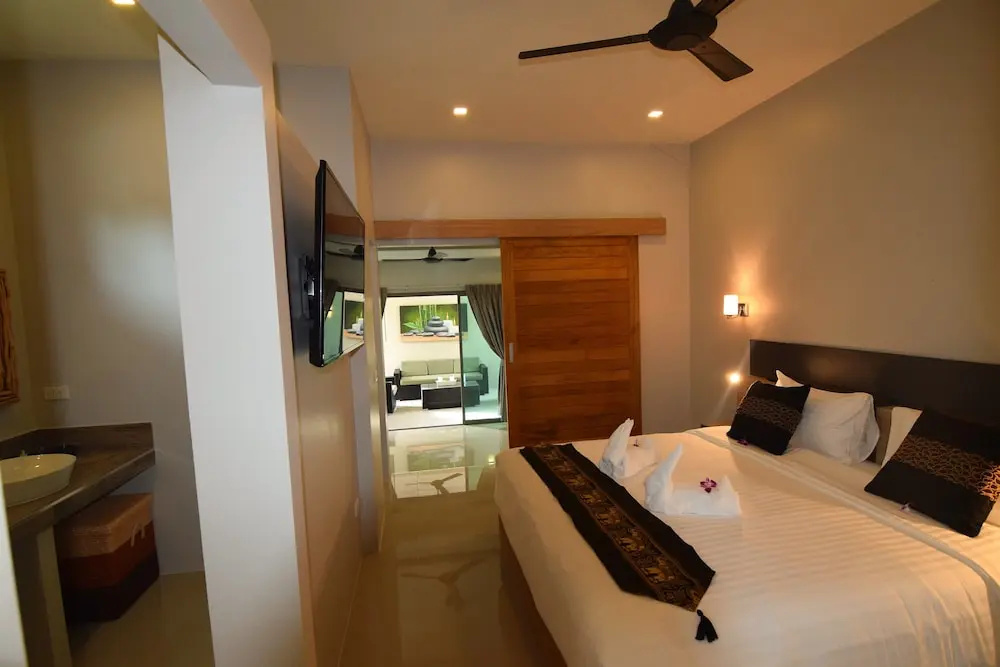2 Bedrooms Deluxe Double room with balcony (full double bed)