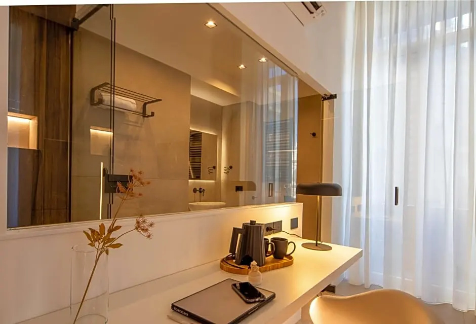 Deluxe Double room (full double bed)