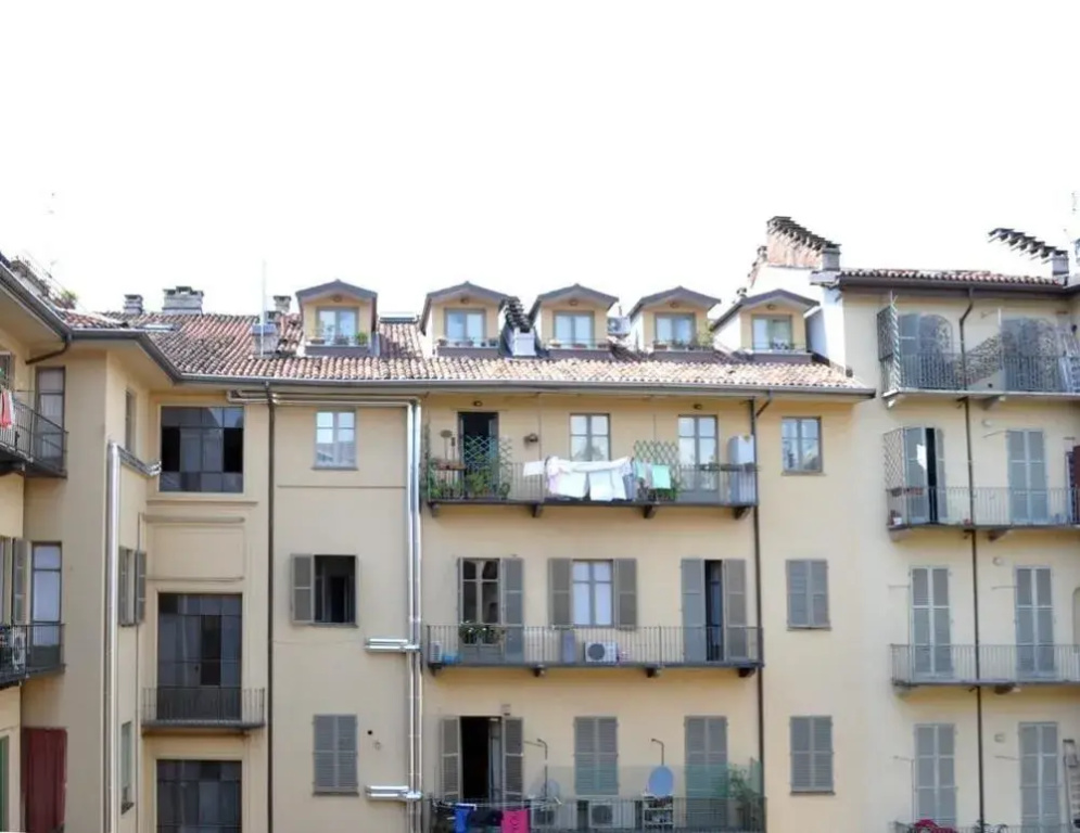 ROSSO MAGENTA - Luminoso loft in centro e a due passi dalla stazione
