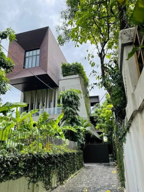 Luxury Modern Pool Jacuzzi Villa 5BR Thonglor