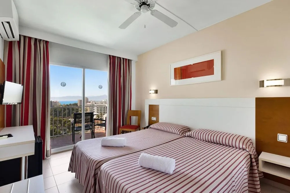 Double room with balcony (twin beds)