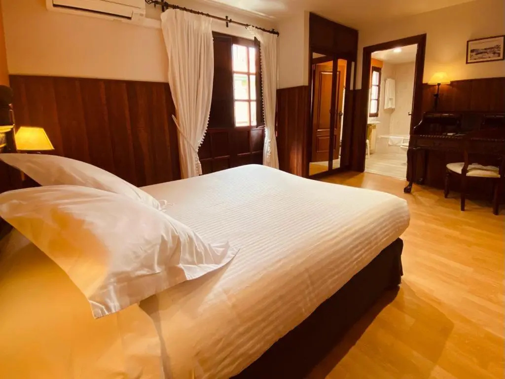 Double room with balcony (full double bed)