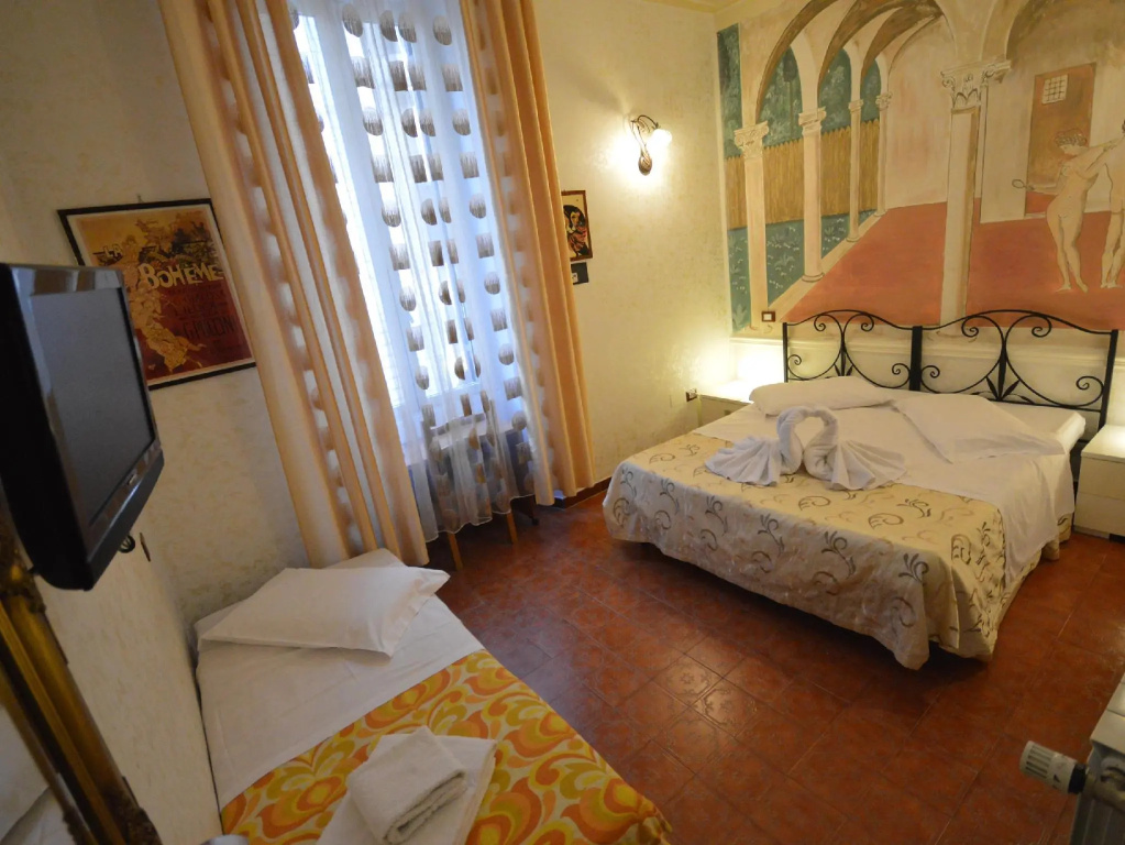 Standard Triple room