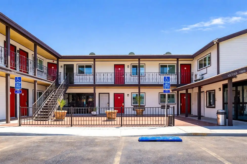 Avenida VIctorville by Aurelia