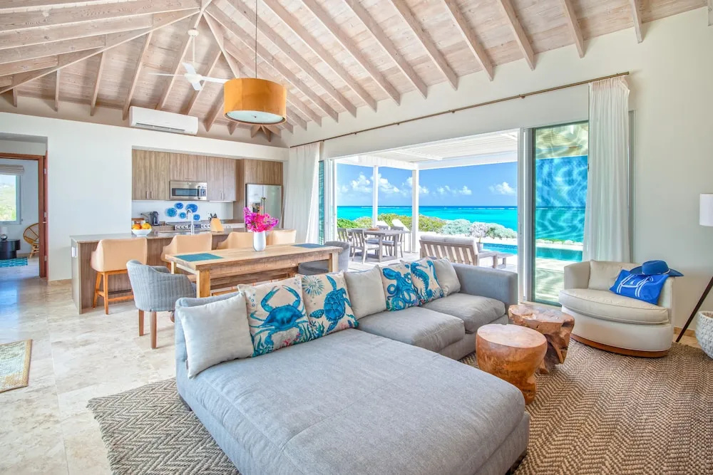 2 Bedrooms Villa oceanfront