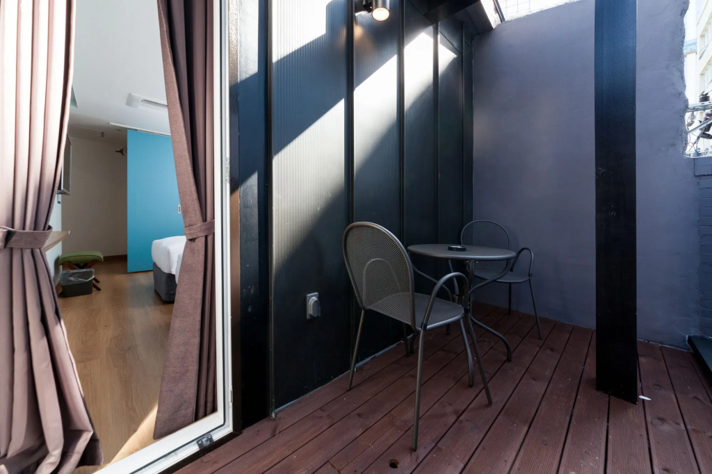 Balcony & Terrace
