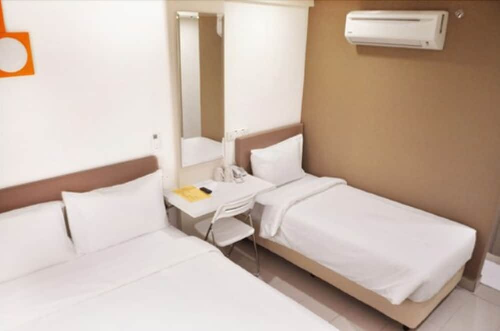 Yy318 Hotel