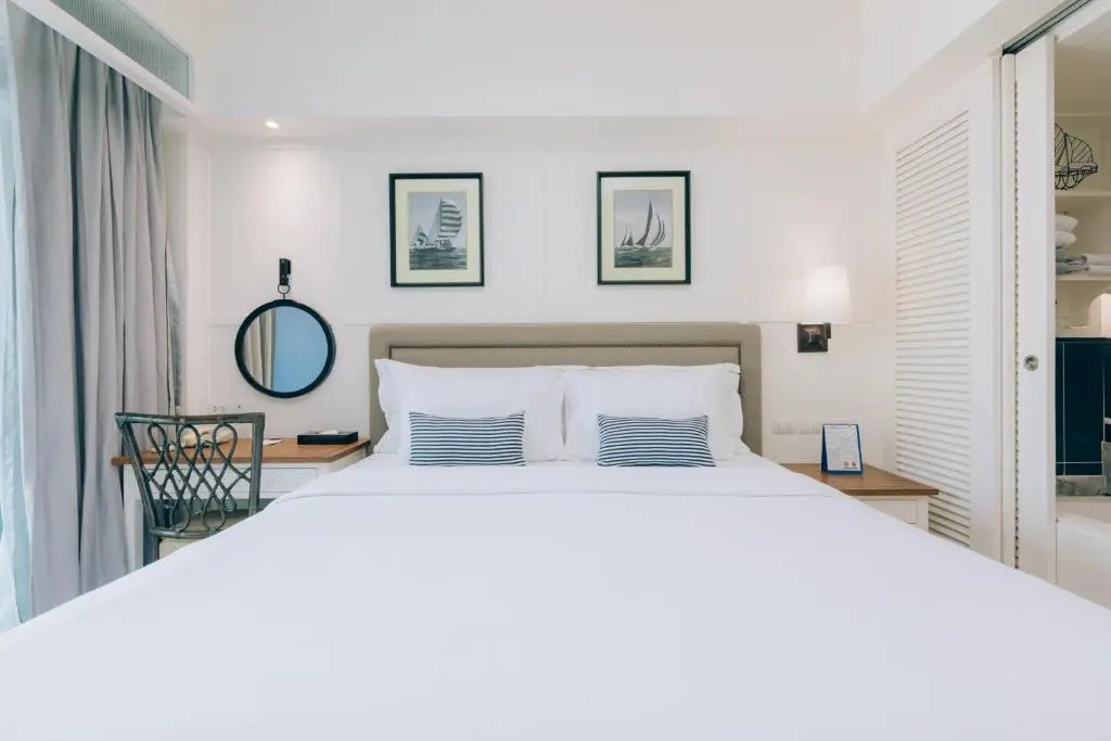Deluxe Double room with pool view (full double bed)