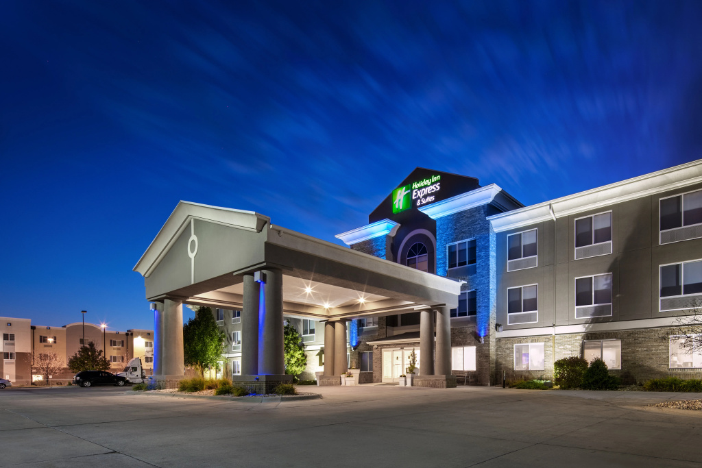 Holiday Inn Express & Suites Bellevue by IHG
