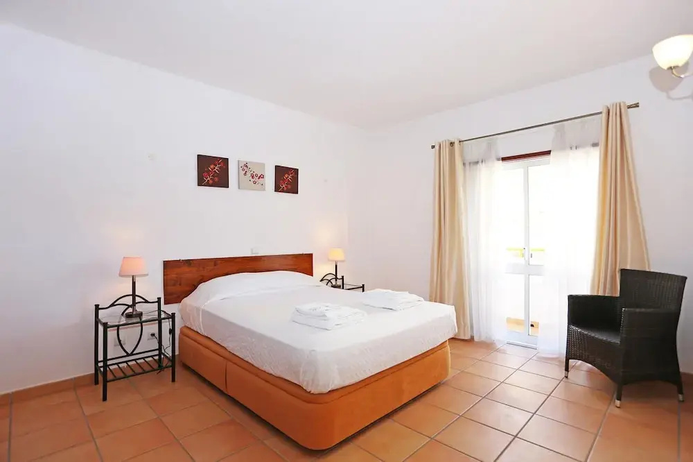 EE 01 - Bedroom 1 in Rossio Entrance Guesthouse