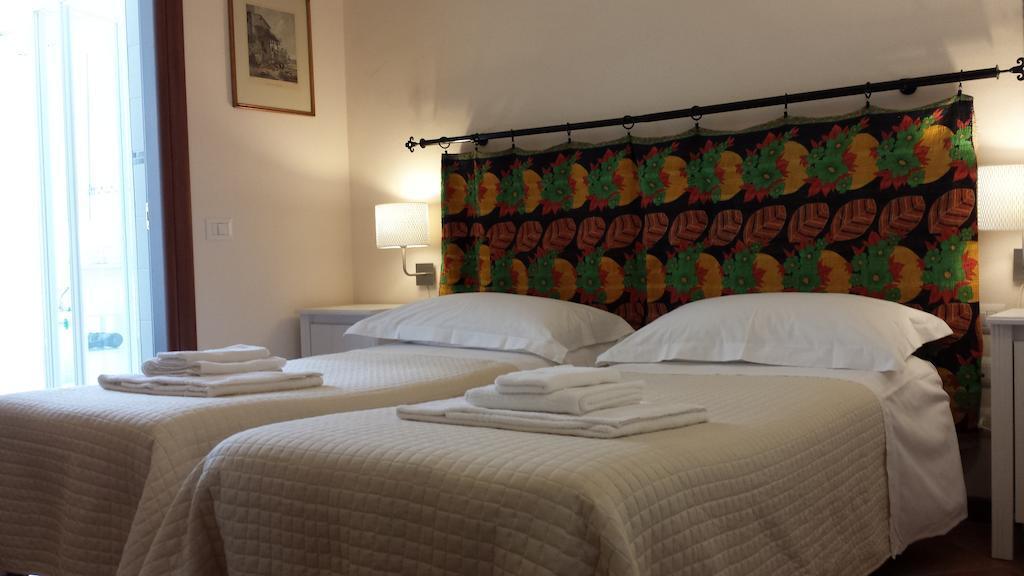 B and b holiday. бронировать отель спаниш ин ве степ в риме фото. B and b лондона номера. B and b holiday. B and b holiday.