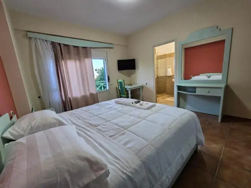 Standard Double room with balcony (full double bed)