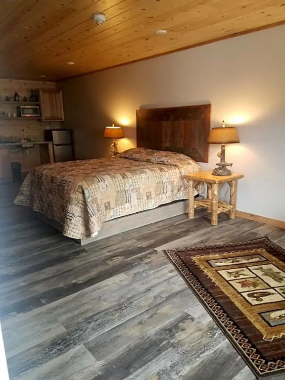 Deluxe Double Suite (full double bed)