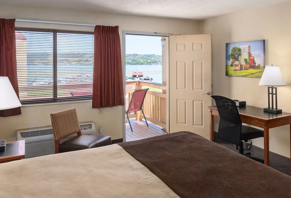 Double Suite with river view (full double bed)