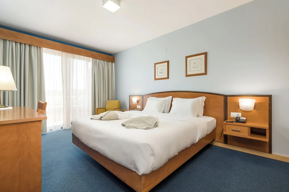 Presidential Double Suite full double bed