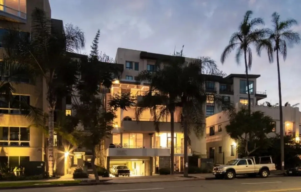 6th Avenue Villa