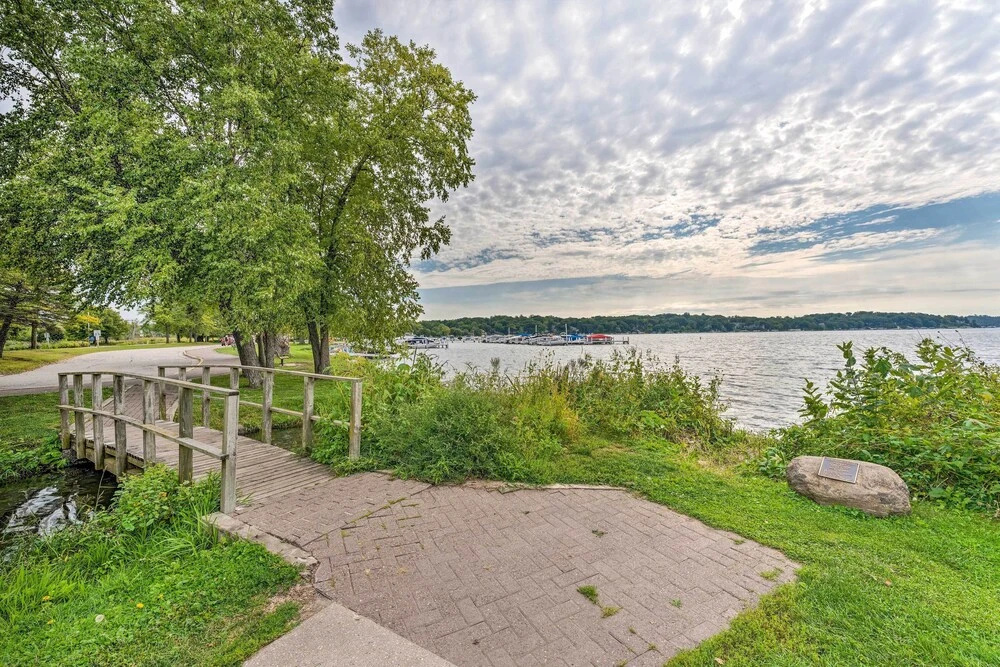 Breezy-chic Apartment - Steps to Geneva Lake!