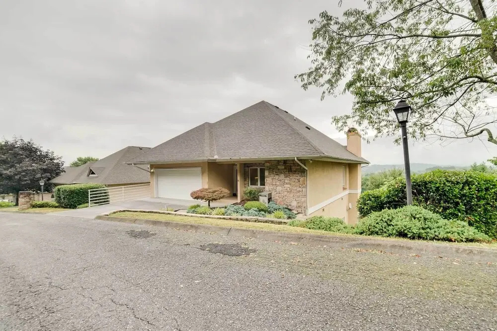 Sevierville Home w/ Mountain Views ~ 1 Mi to Town!