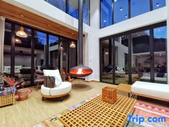 Lobby & Reception