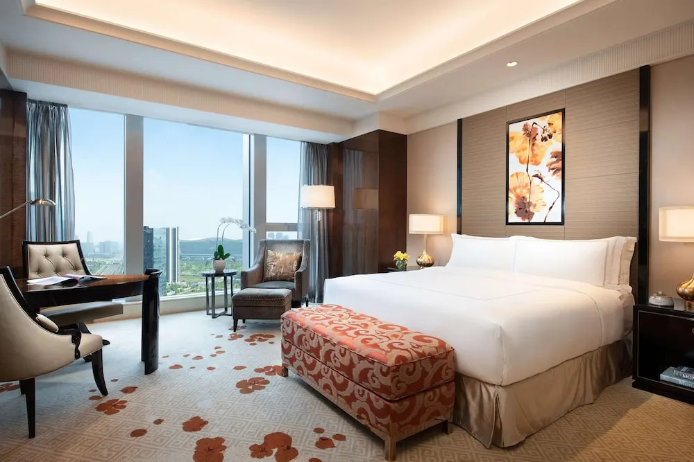 Fairmont Gold Double Suite (full double bed)