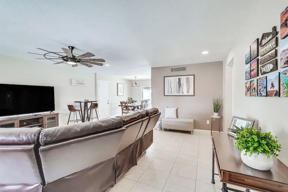 5 Mi to Lake Havasu: Home w/ Yard & Pool — фото