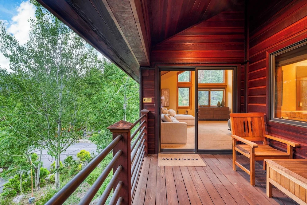 Cedars at Palisades by Avantstay Hot Tub, Resort Access, and Mountain Views