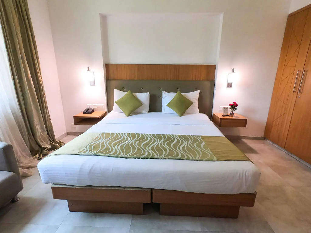 Deluxe Double room (full double bed)