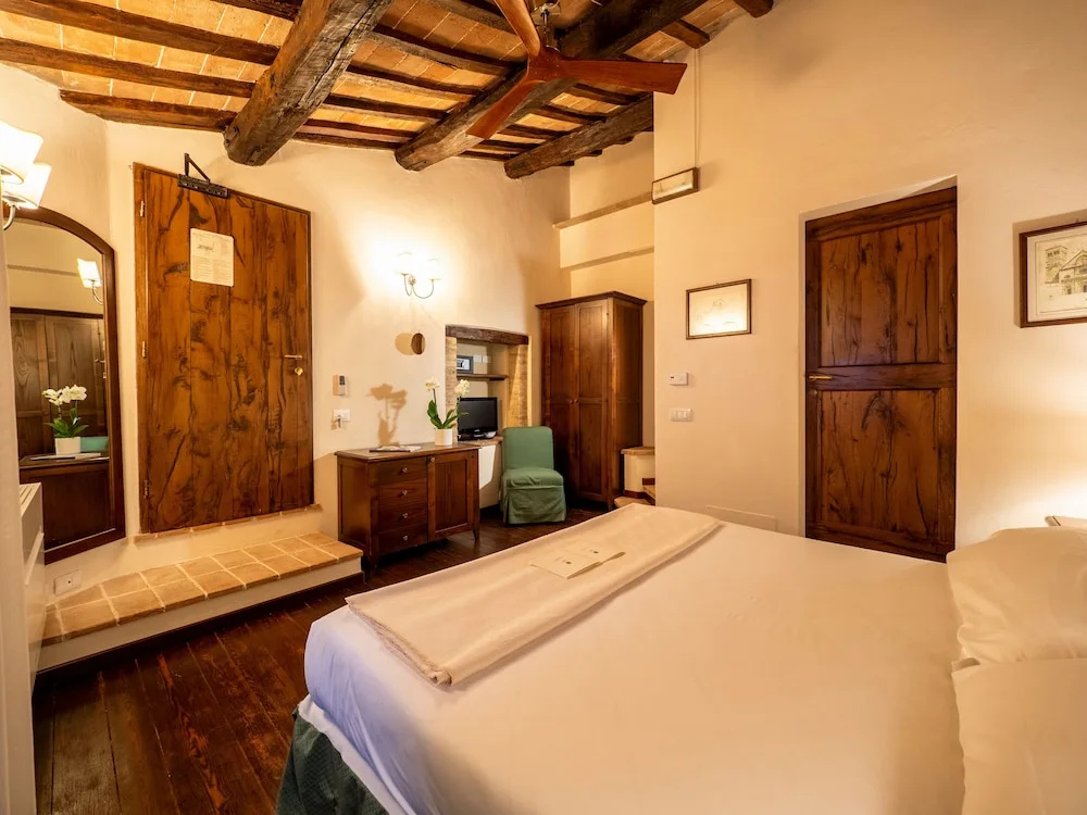 Classic room with balcony