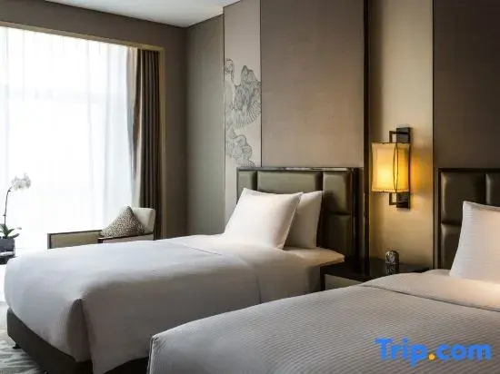 Superior Double room with street view (twin beds)