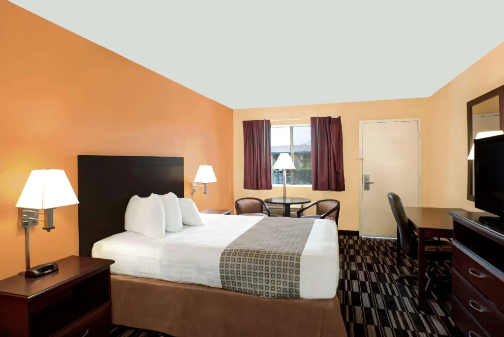 Standard Double room (full double bed)