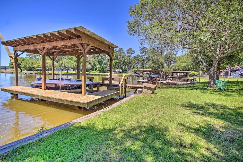 Waterfront Onalaska Retreat w/ Private Dock!