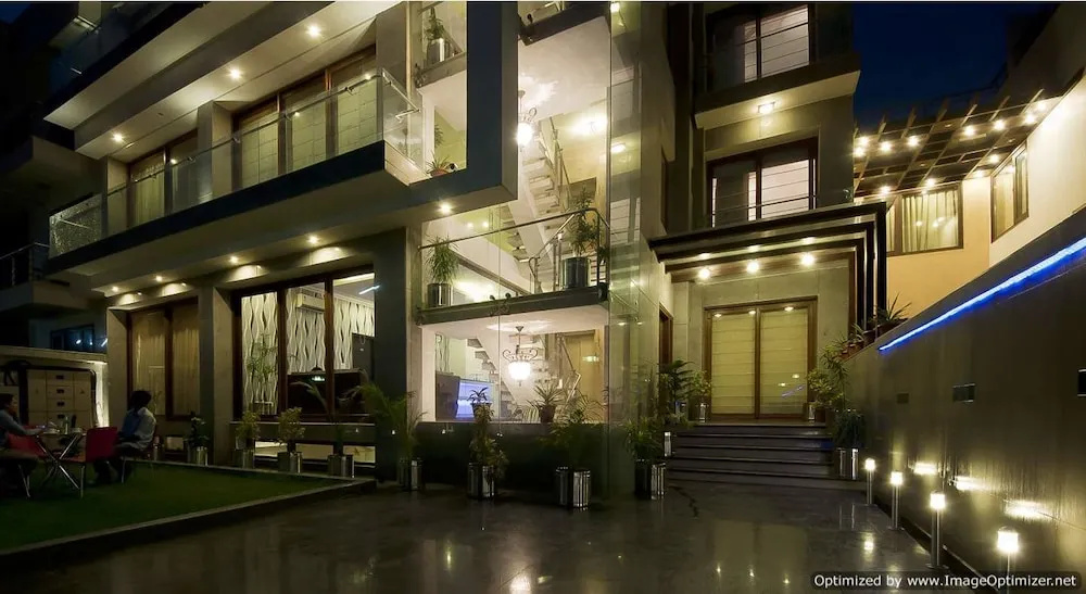 Asian Suites A 585 IFFCO Metro station