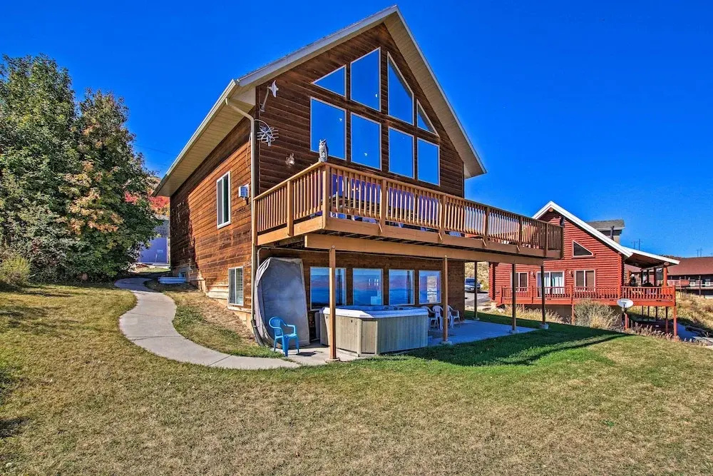 Garden City Lake House: Hot Tub & Views!