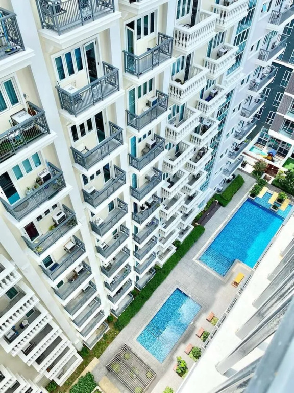 Cozy Iloilo City Condo With Shared Pool and Fitness Center