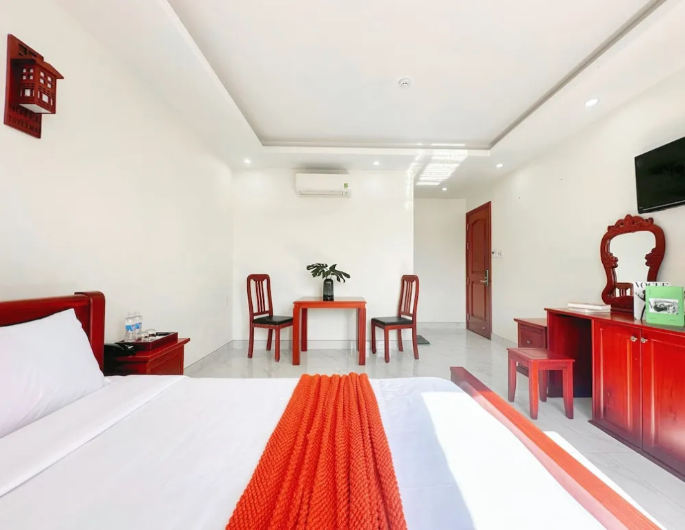 Deluxe Double room with city view (full double bed)