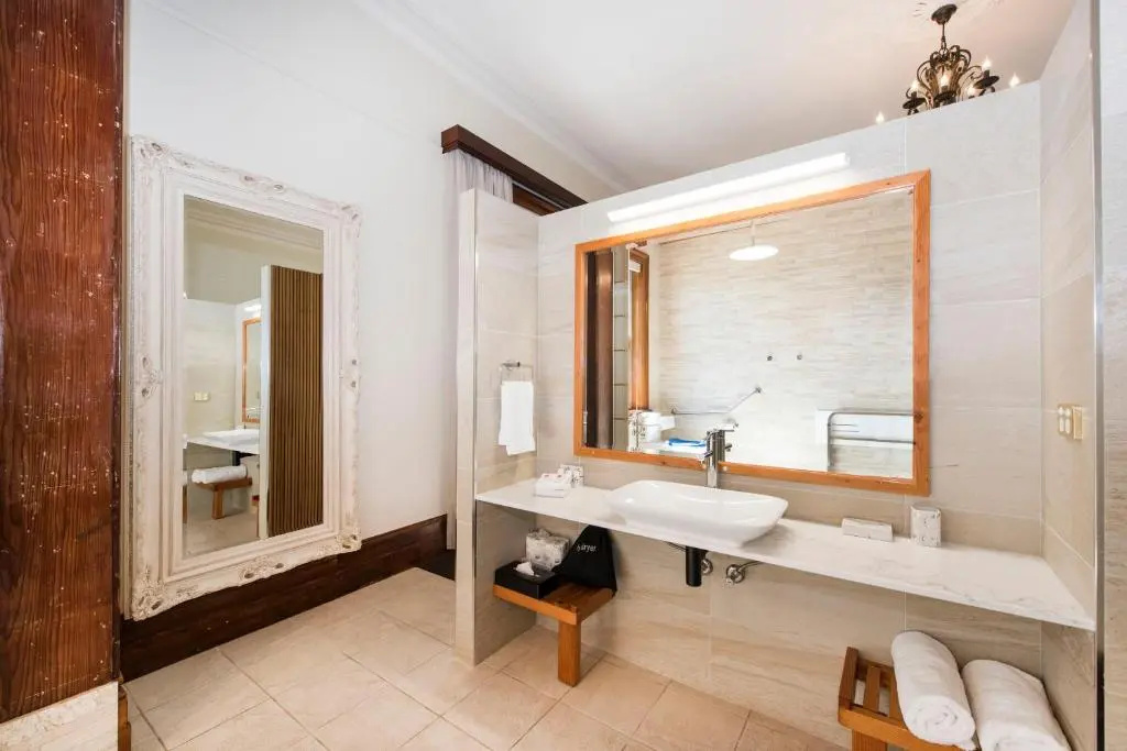 Double Suite (full double bed)