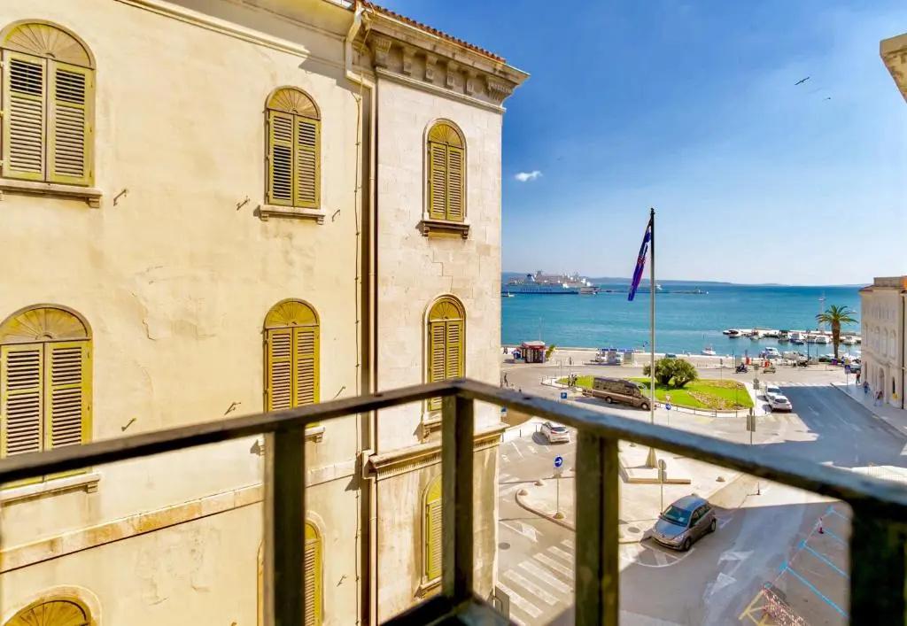 2 Bedrooms Apartment with balcony and with sea view
