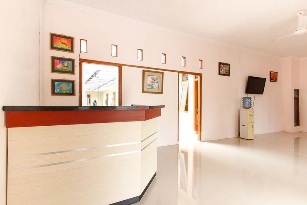 Lobby & Reception