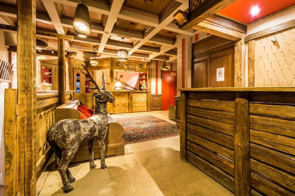 Lobby & Reception