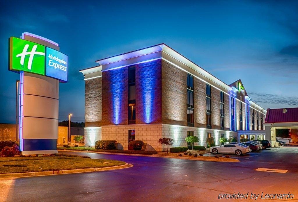 Holiday Inn Express Crestwood, an IHG Hotel image