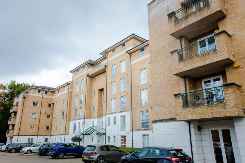 The Sparkford Gardens - Lovely 2BDR with Balcony