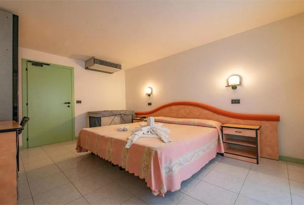 Standard Double room with balcony (full double bed)